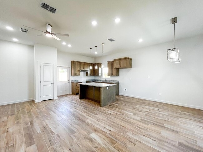 Building Photo - 5008 Rotonda Ln