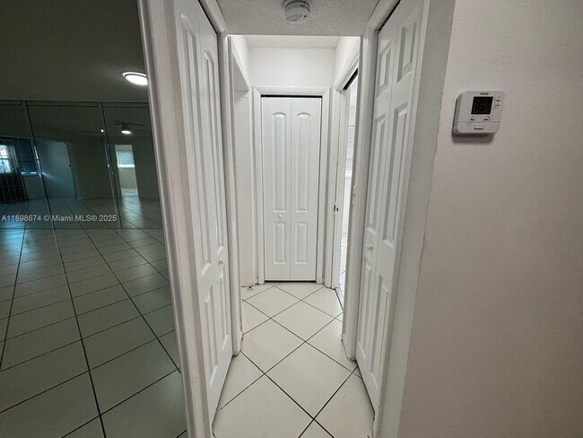 Building Photo - 215 SE 3rd Ave