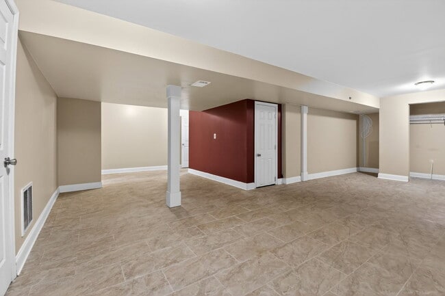 Building Photo - 2260 Rolling Meadows St