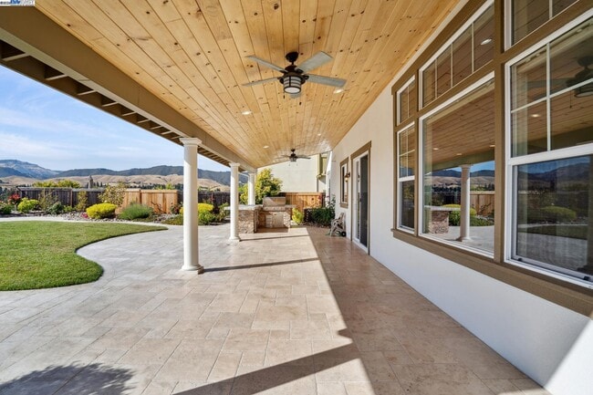 Building Photo - 454 Bengali Ct