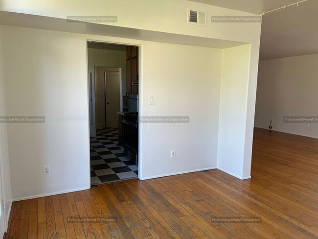 Building Photo - Large Historical Mare Island Duplex Unit