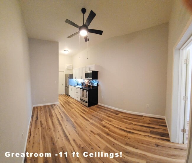 Building Photo - 2554 Third St. - 2554 Third St