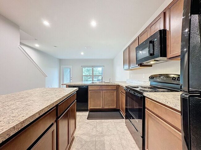 Building Photo - Dream Townhome in Magnolia Grove, Davenport !