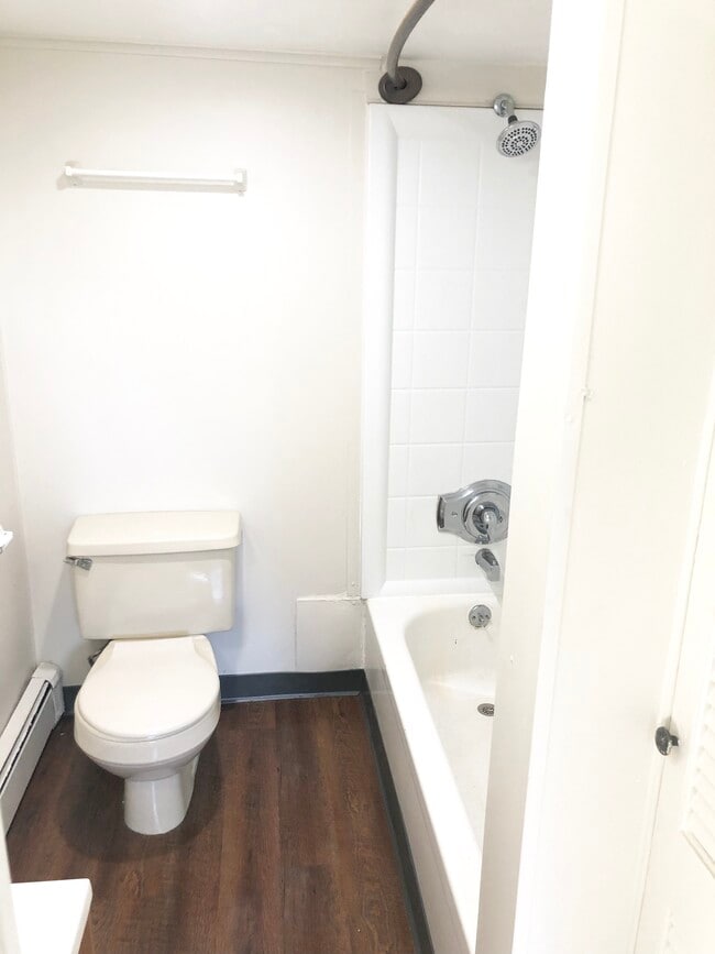 Building Photo - Anderson