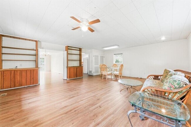 Building Photo - 704 Fort King George Dr