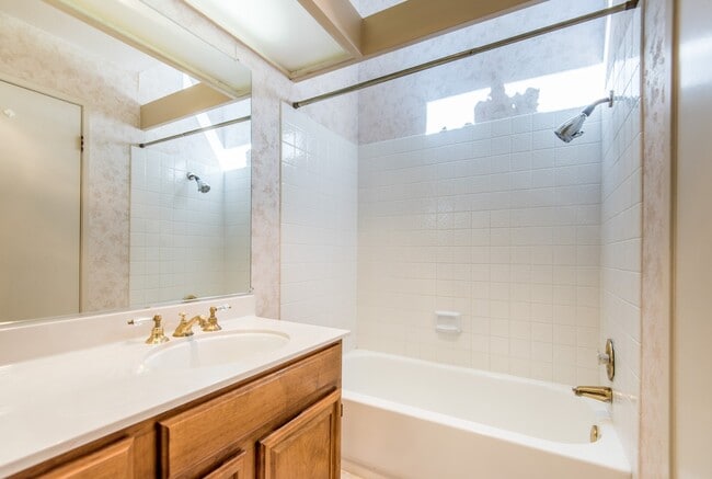 Building Photo - 3651 Knollwood Terrace