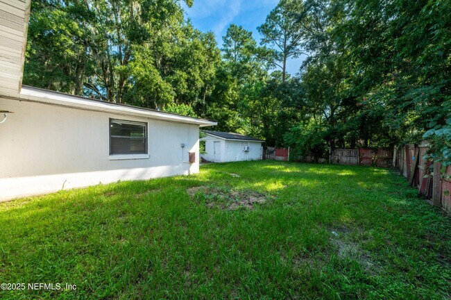 Building Photo - 777 La Marche Dr
