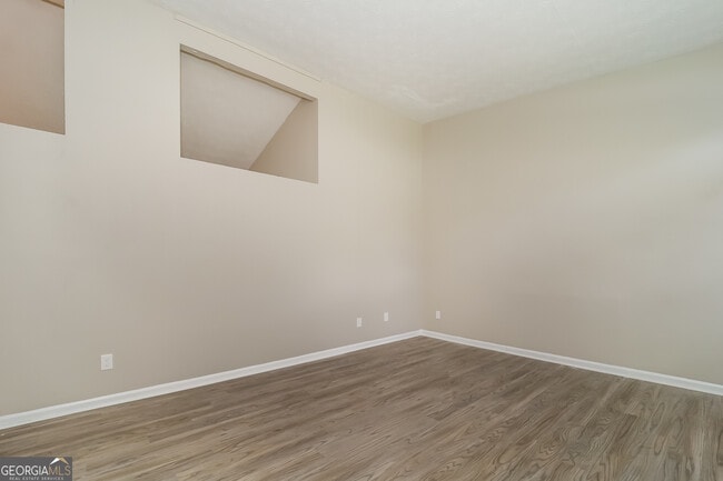 Building Photo - 6373 Valley Dale Dr