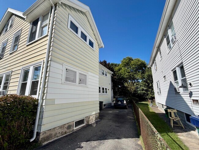 Building Photo - 33 Harriet St