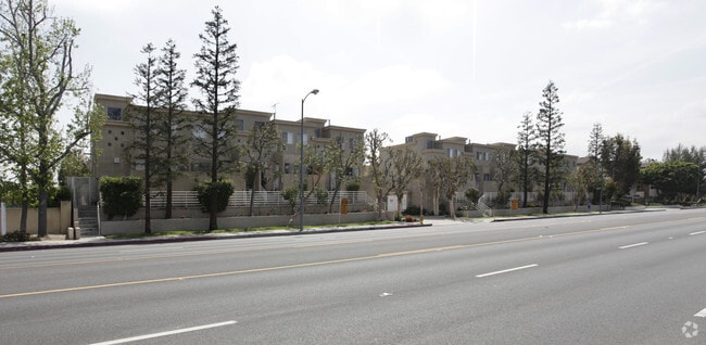 Building Photo - Topanga Townhomes