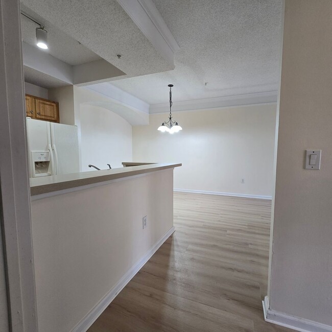 Building Photo - 1 Bedroom Condo for RENT