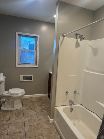 Building Photo - 21 S Loveland Ave