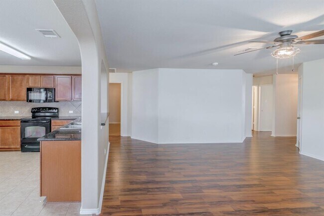 Building Photo - 328 Baldwin St