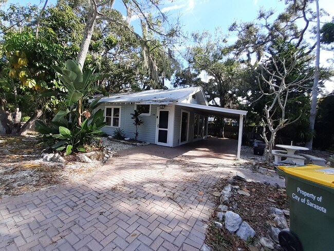 Building Photo - 1300 40th St