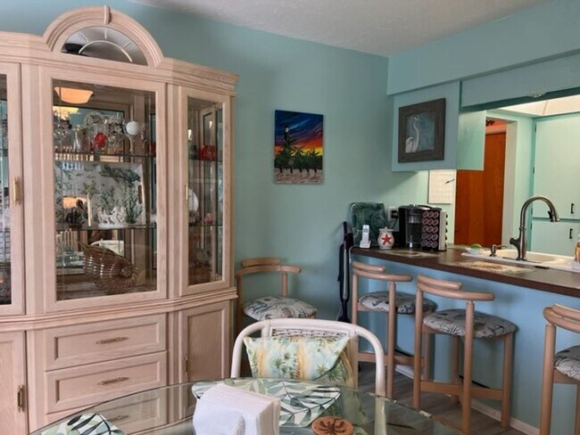 Building Photo - Bring your dog!  2 bedroom, 2 bath, Single family home in South Venice