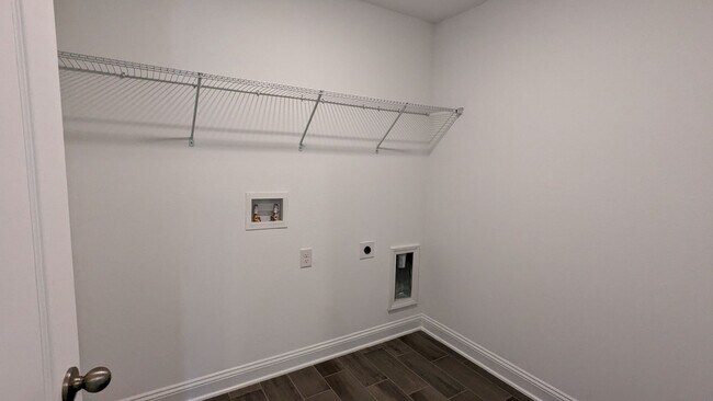 Building Photo - PREMIUM FINISHES AND POND VIEW!!  A PREMIU...