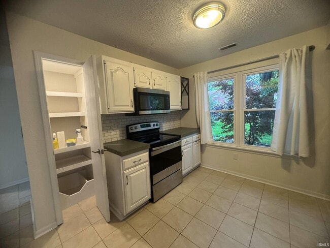 Building Photo - 3878 S Bushmill Dr