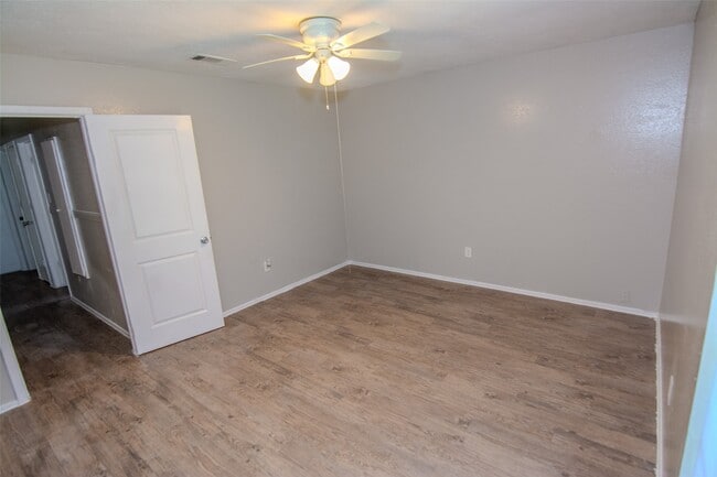 Building Photo - 9311 Golden Wood Ln