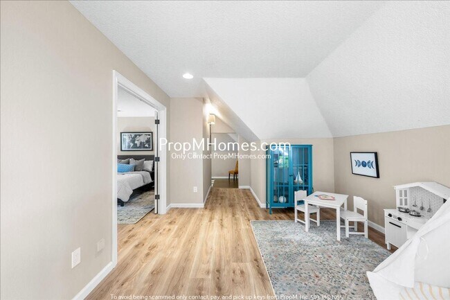Building Photo - 17981 SW Meadowlark Ln