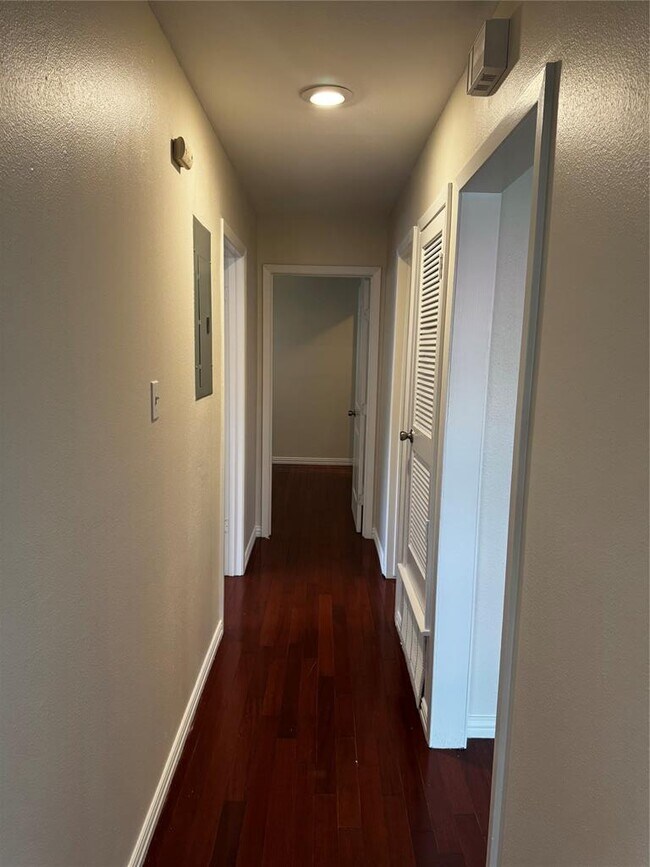 Building Photo - 5907 Garden Oaks Dr
