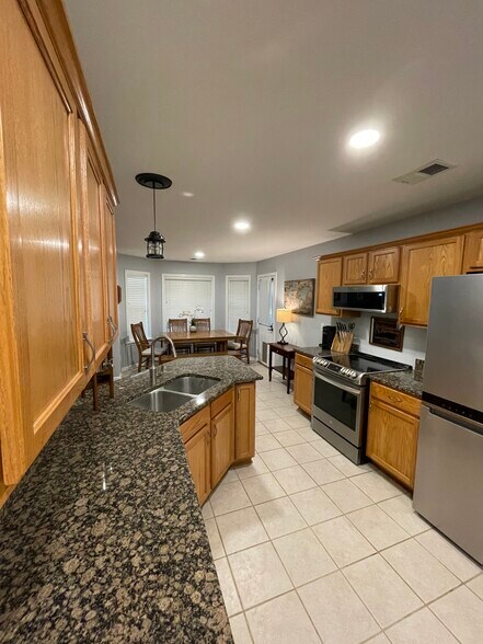 Building Photo - 11244 Black Sheep Dr
