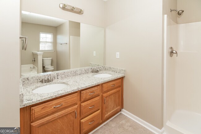 Building Photo - 519 Trinity Tr