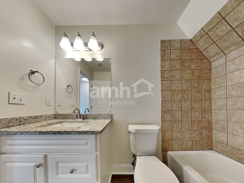 Building Photo - 13136 Braybourne Pkwy