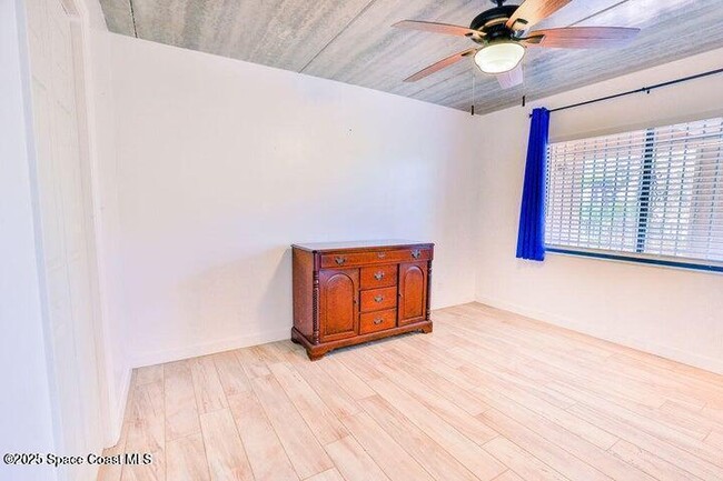 Building Photo - 1540 Riverside Dr