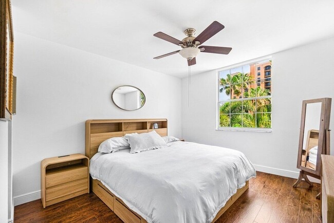 Building Photo - 720 S Sapodilla Ave