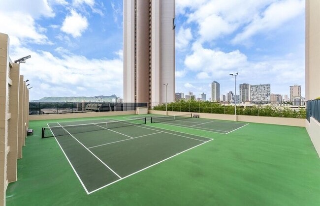 Building Photo - 2499 Kapiolani Blvd