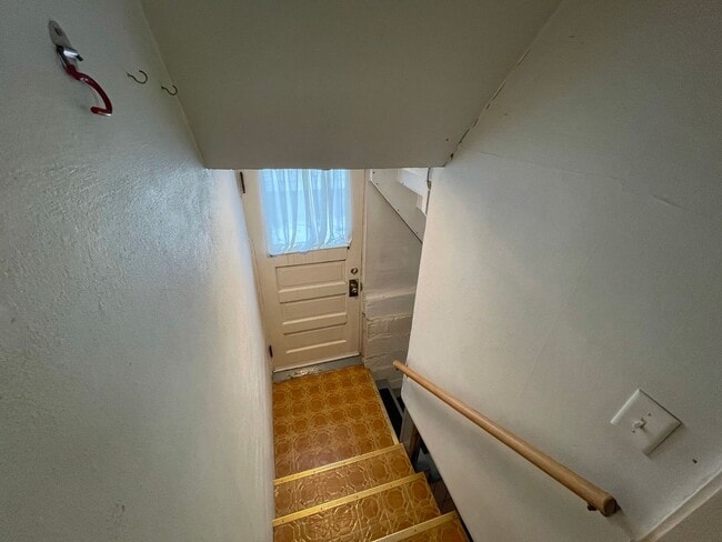 Building Photo - Unique Rental Home