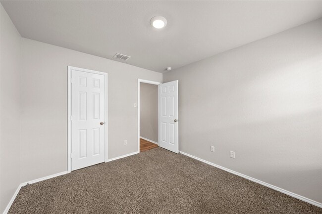 Building Photo - 6941 Guadalupe Rd