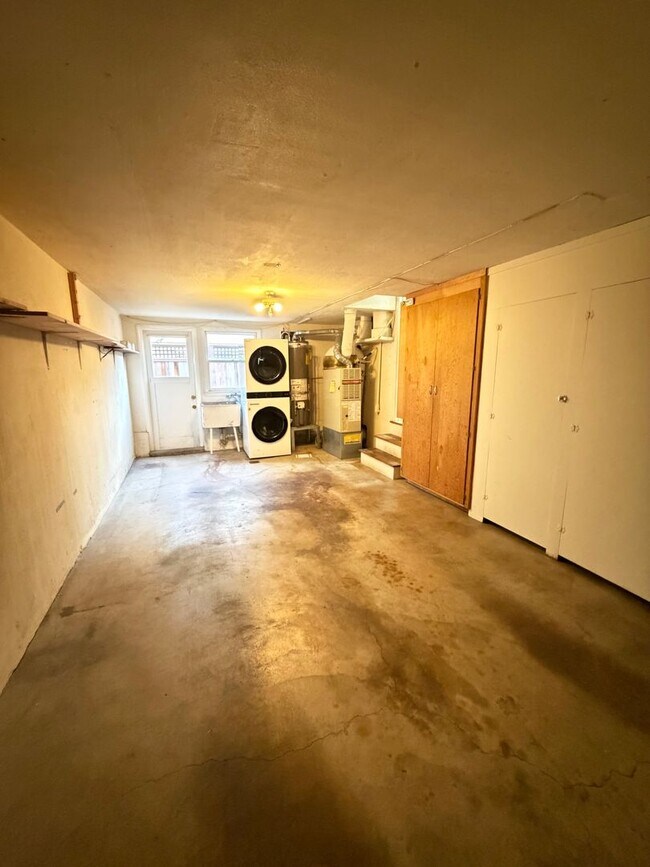 Building Photo - 1044-1048 Marcussen Drive