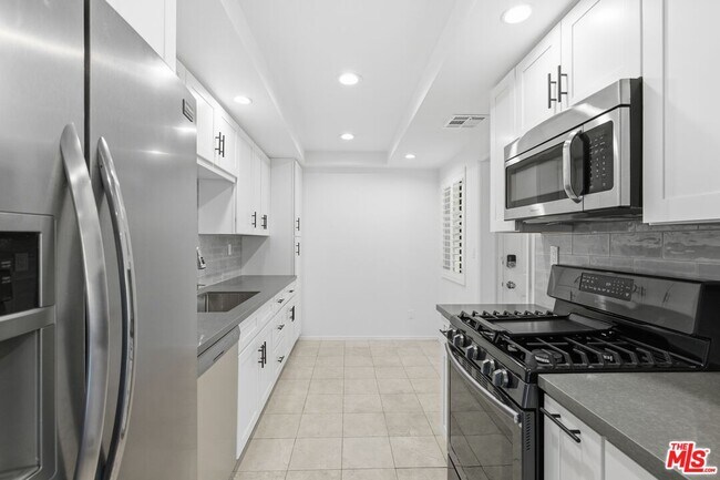 Building Photo - 2018 Griffith Park Blvd