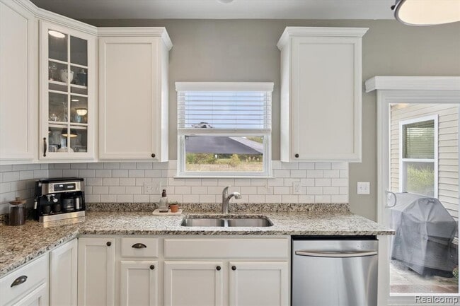 Building Photo - 26422 Elk Run E