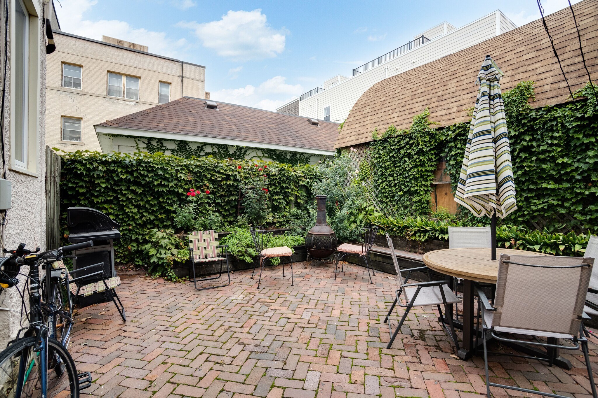 Building Photo - 2909 Knox Ave S