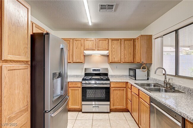 Building Photo - 6369 Bushkill Creek Ct