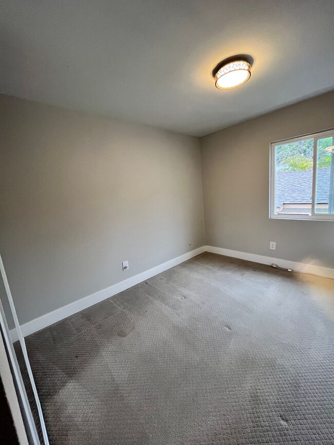 Building Photo - 3 bedroom 3 bathroom home in Lemon Grove! ...