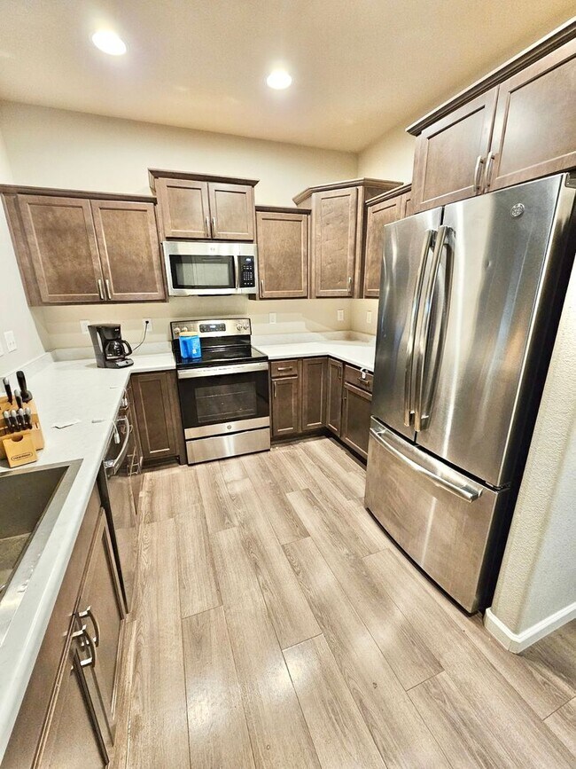 Building Photo - Beautiful townhome on Birmingham for rent!