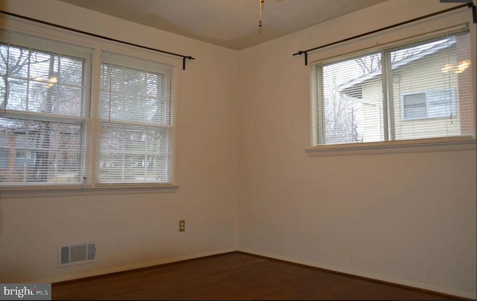 Building Photo - 4616 Twinbrook Rd