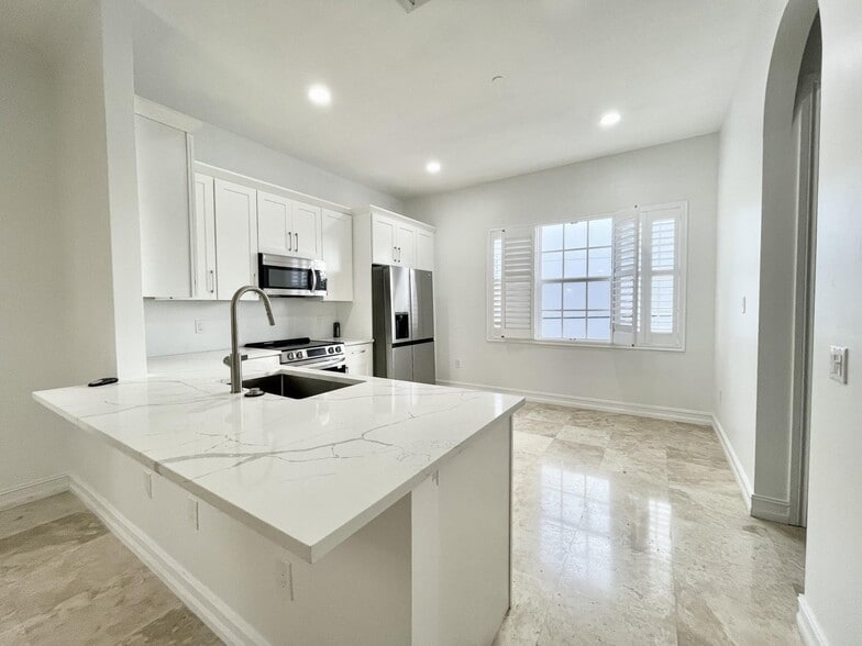 Building Photo - 632 Renaissance Way