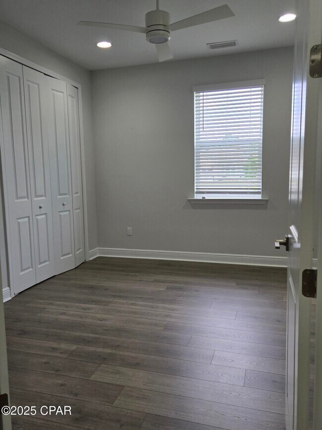 Building Photo - 8571 Island Breeze Ave