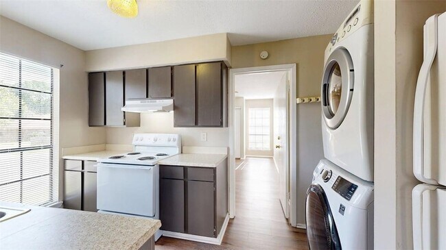 Building Photo - 1016 Autumn Cir