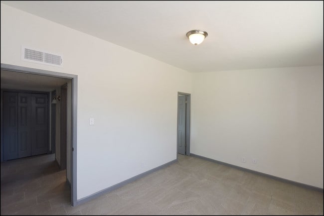 Building Photo - 10169 Dunbarton Dr