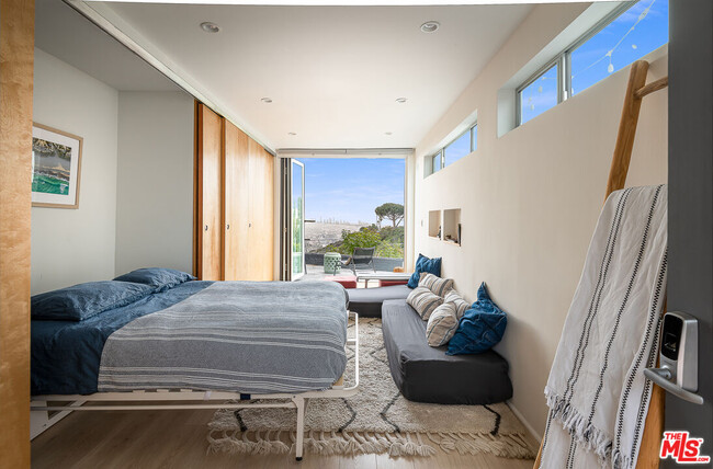 Building Photo - 7107 Pacific View Dr