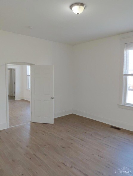 Building Photo - 15 Bertus St