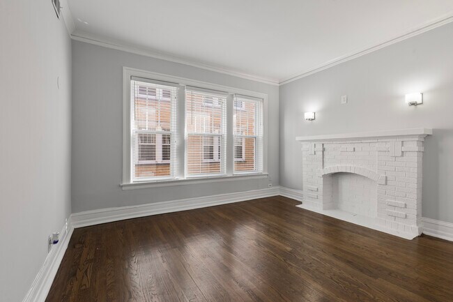 Building Photo - 1112 W Glenlake Ave