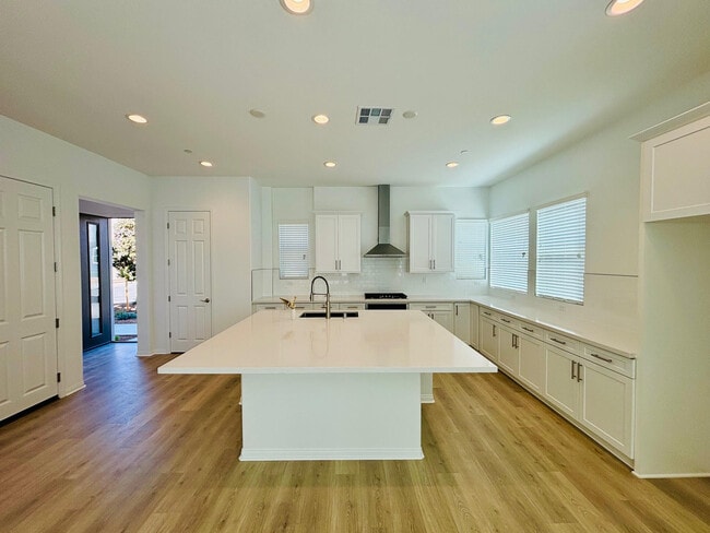 Building Photo - 27366 Hyland Ct