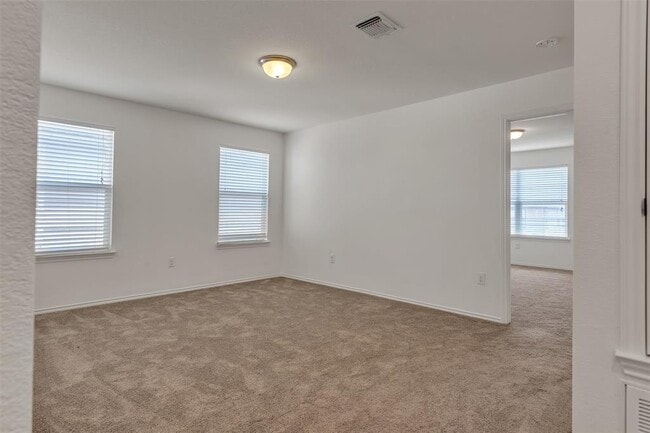 Building Photo - 6729 Horseshoe Pond Dr