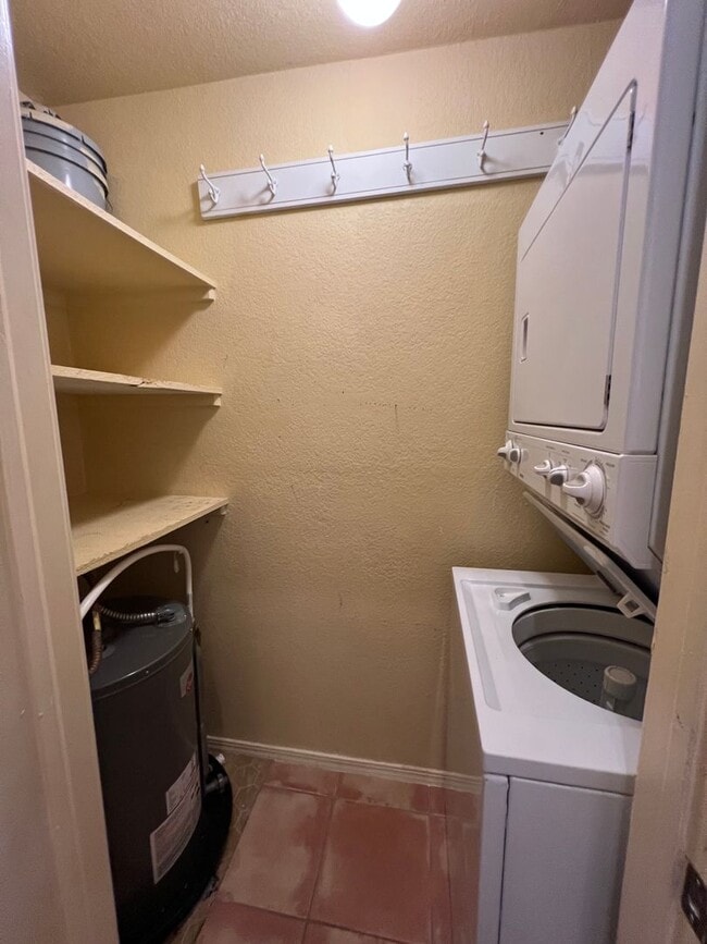 Building Photo - 1 bed condo near OU campus